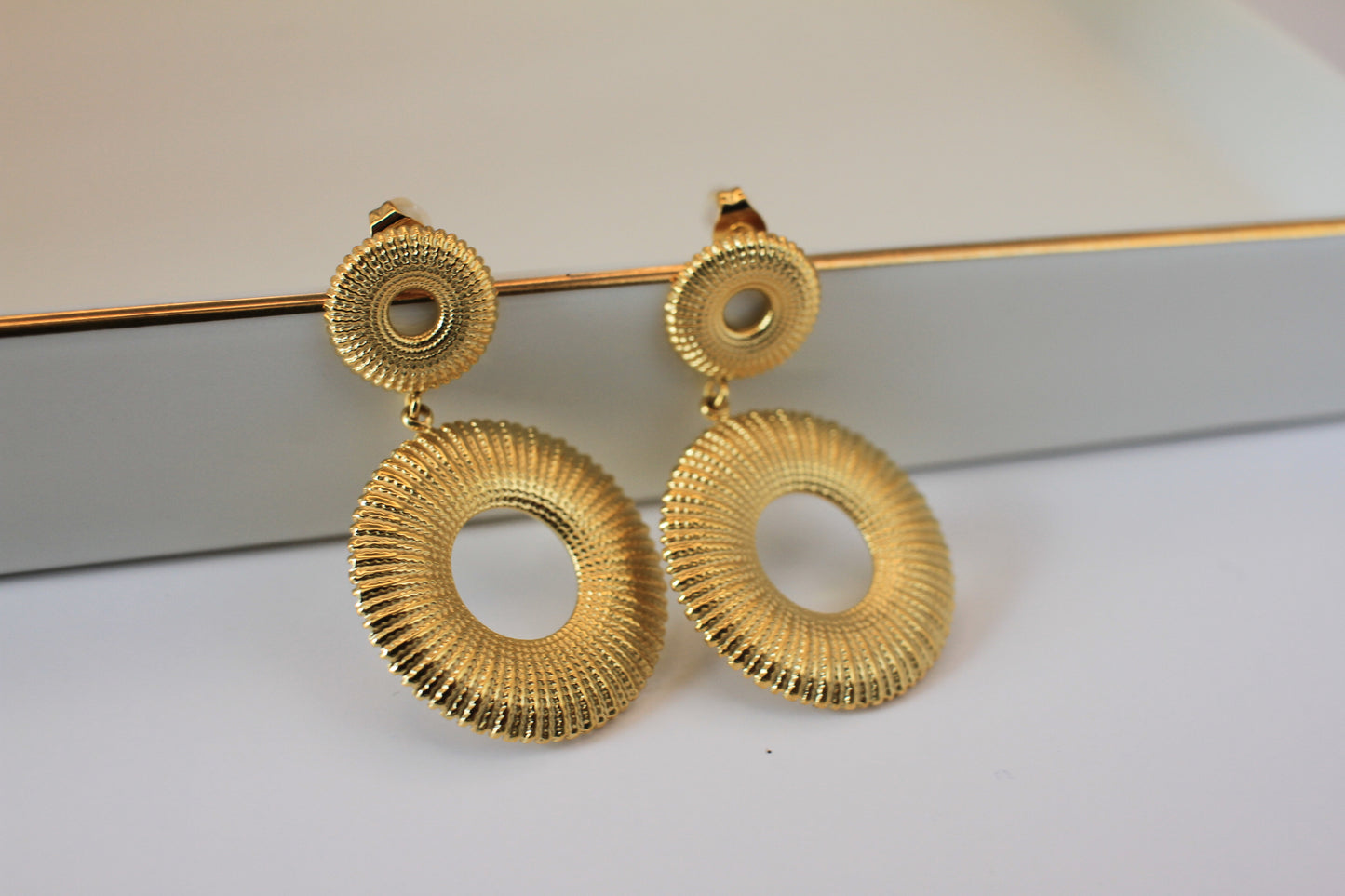 Gold round earrings - Luna by Cinthia Garcia