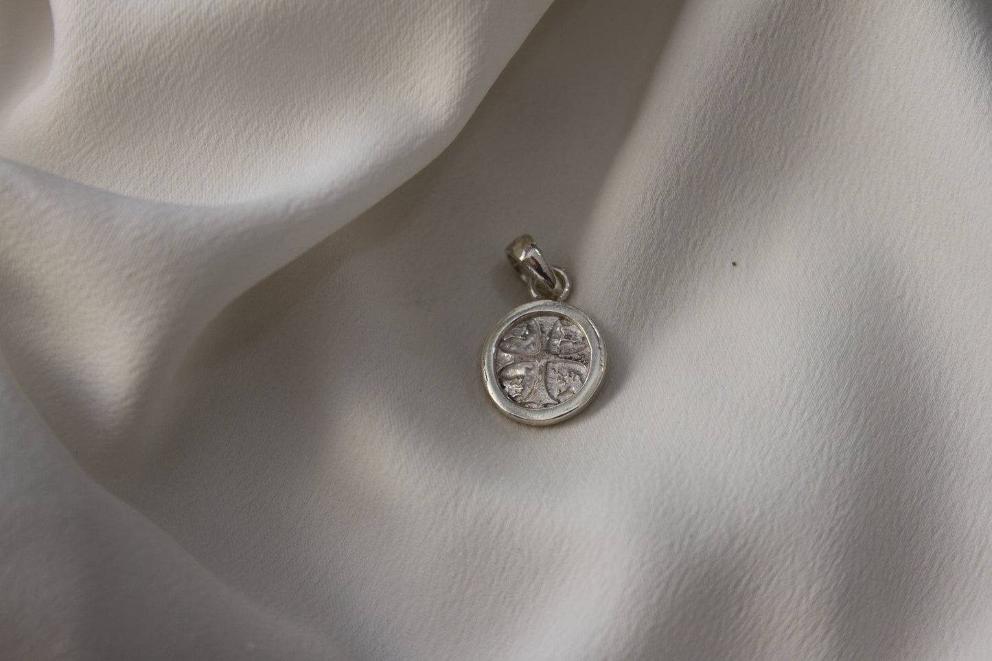 Medal for necklaces - Luna by Cinthia Garcia