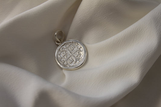 Medal for necklaces - Luna by Cinthia Garcia
