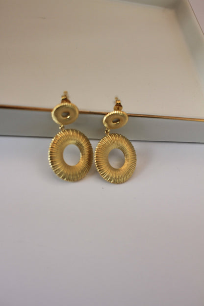 Gold round earrings - Luna by Cinthia Garcia